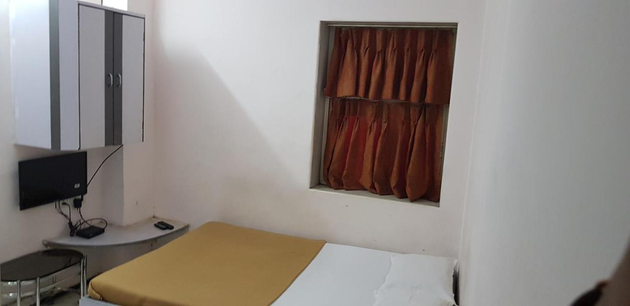 New Metro Guest House Bombay Esterno foto
